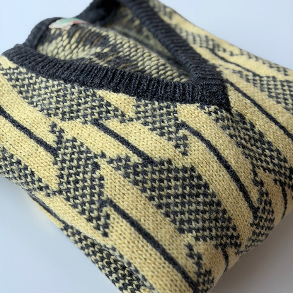 Benetton V neck Vintage Shetland Wool Knit Sweater Med Grey & yellow 80's & 90's